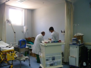 Abb. 7: Medizinische Versorgung im Regional Militärkrankenhaus in Mazar-e- Sharif