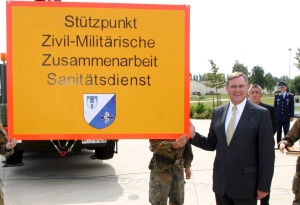 Abb. 7: Indienststellung des 1. ZMZ Stützpunktes Sanitätsdienst in Weißenfels am 02.09.2009