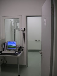 Abb. 7: Röntgenraum mit digitaler Röntgeneinrichtung