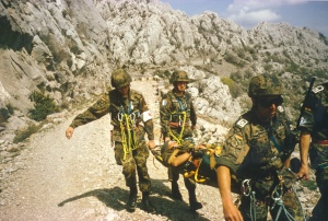 Bergrettungsausbildung für MEDEVAC-Kräfte des DEU SanEinsVbd IFOR im April 1996 im Paklenica-Nationalpark, gemeinsam mit Heeresbergführern