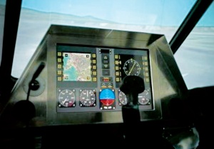 Abb. 6: Fliegerpsychologisches System Hubschrauber II (FPS/H II), Cockpit und Instrumentenbord (entspricht dem "Tiger"-Cockpit)