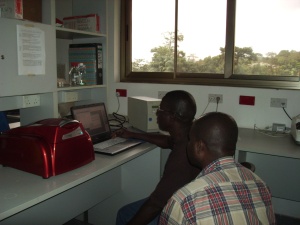 Abb. 7: Durchführung der Realtime/Multiplex-PCR zum Parallelnachweis von Infektionserregern in Ghana