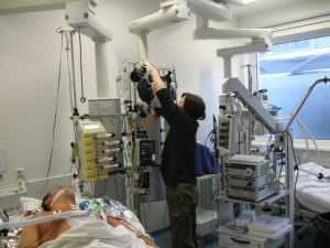 Abb. 5: Patient postoperativ auf der Intensivstation (Photo: Ritter)