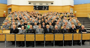 Abb. 8 Lehrgang für Offiziere im SanDst in höheren Führungsverwendungen an der SanAkBw. Foto SanAkBw