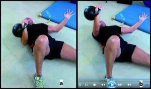 Abb. 1: Sportler zu Beginn (a) und am Ende (b) der Übung; die Bilder stammen  aus einem Video, welches bei der  ursächlichen Übung aufgenommen wurde.