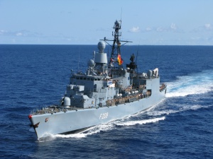 Abb.1: Fregatte Typ-Klasse 122 im Indischen Ozean