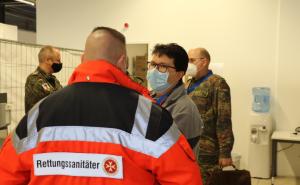 Zivil-Militärische Zusammenarbeit bei ­Planung, ­Aufbau und Betrieb des Impfzentrums ­Schönefeld