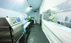 Mobile Aufbereitungseinheiten für Medizinprodukte (AEMP) in Container- und Zeltbauweise