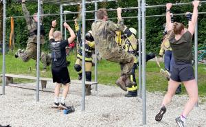 Frauen im Militär – Wie Funktionsfitness die Leistungsgrenzen erweitert