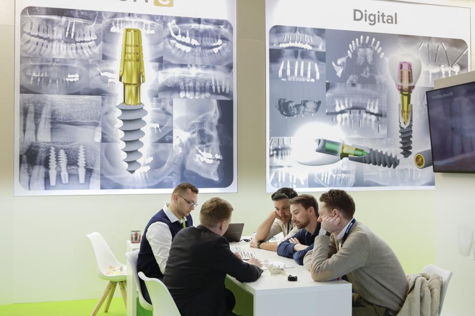 Abb. 3:  Schnelle und immer häufiger digitalgestützte implantologische...