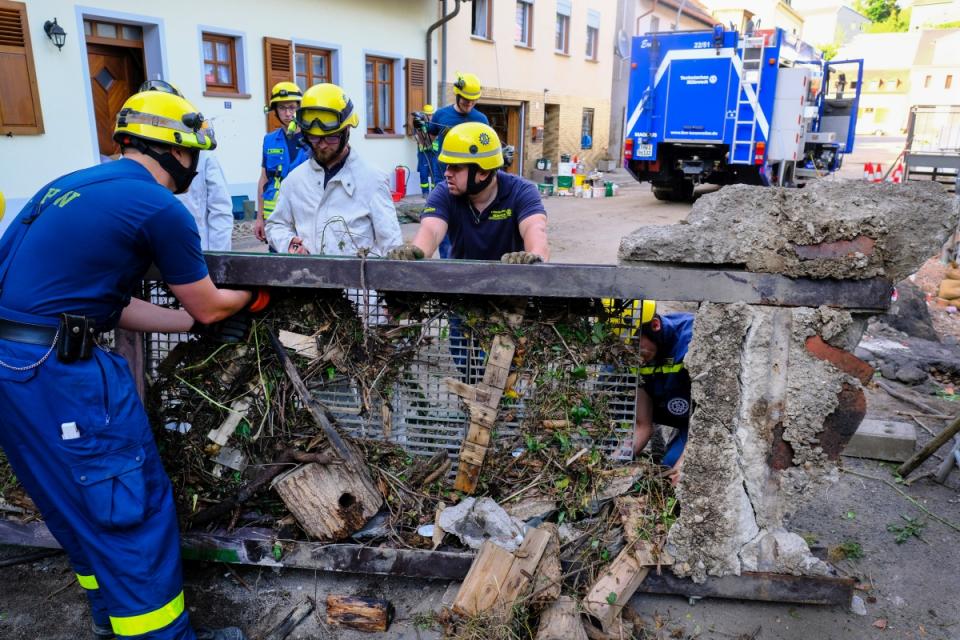 Aufräumarbeiten nach Hochwasser im Saarland