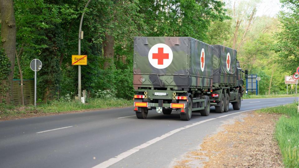 Die Bundeswehr verfügt selbst über medizinische Kompetenz, sorgt im Ausland...