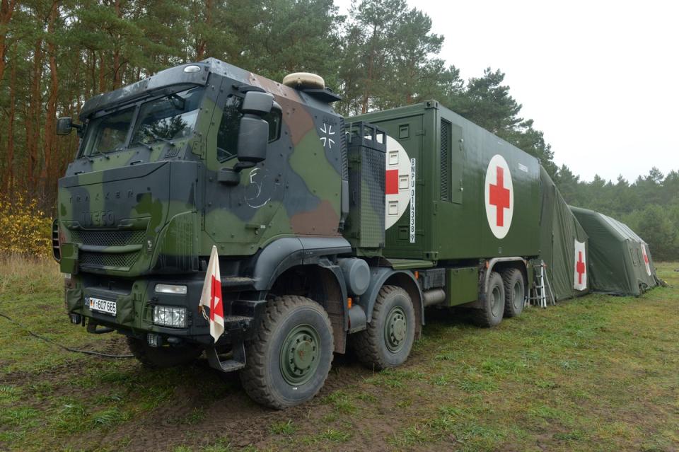 Außenaufnahme der Rettungsstation Role 1, basierend auf einem Lkw IVECO...