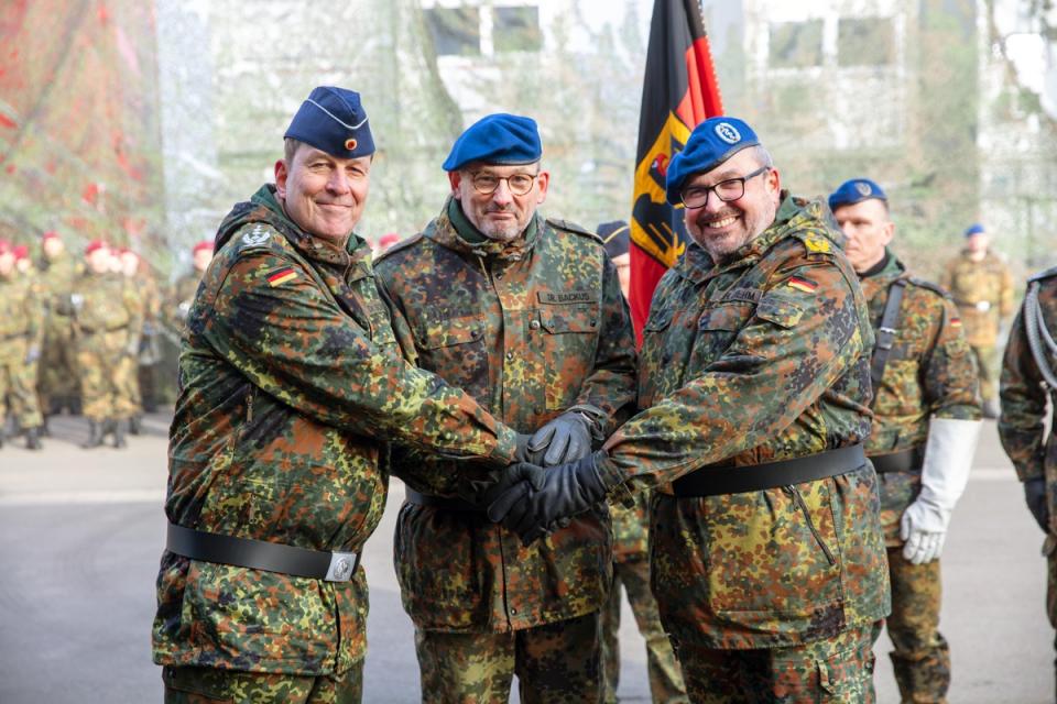 von links nach rechts: Oberstarzt Prof. Dr. Robert Schwab, Generalstabsarzt Dr....