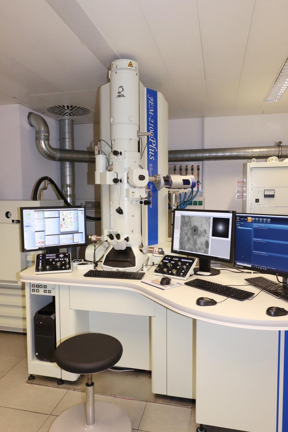 Transmissionselektronenmikroskop „JEM-2100 Plus“