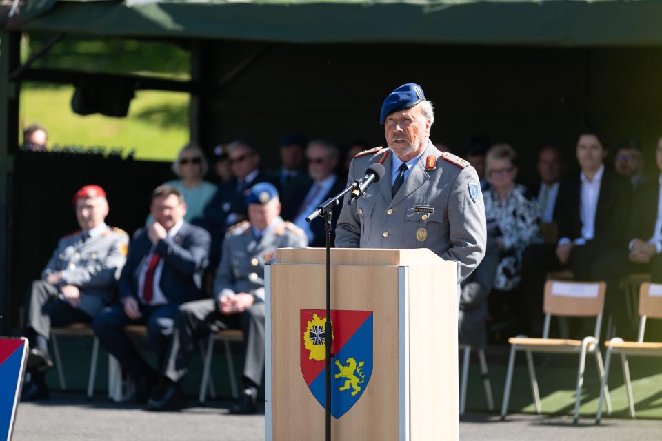 Generalstabsarzt Dr. Armin Kalinowski blickt auf seine bewegte neunjährige...