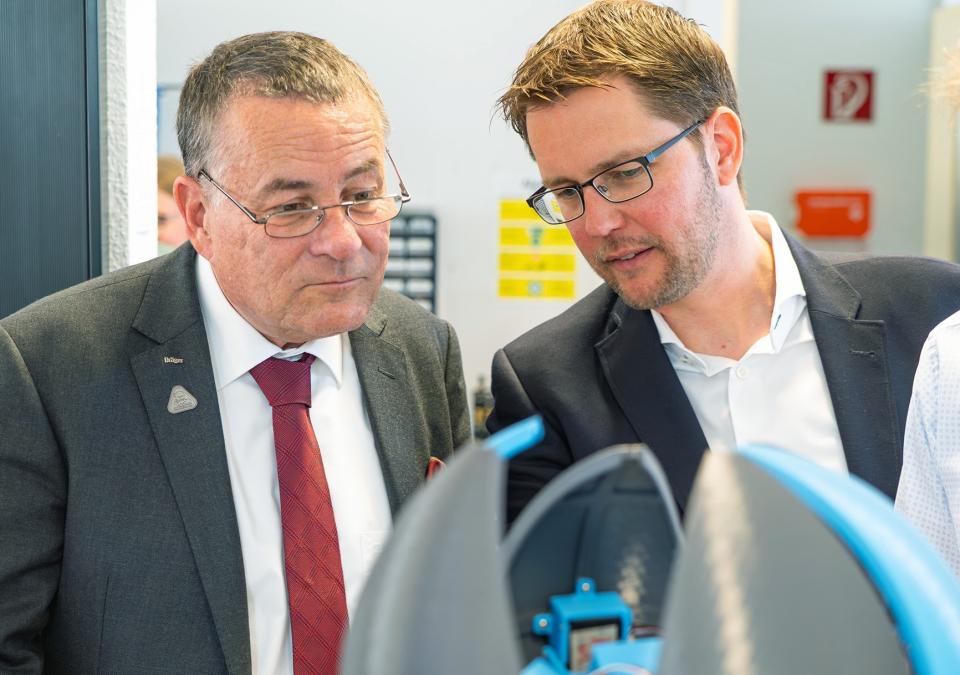 Von links: Stefan Dräger (Dräger), Prof. Dr. Philipp Rostalski (UzL).