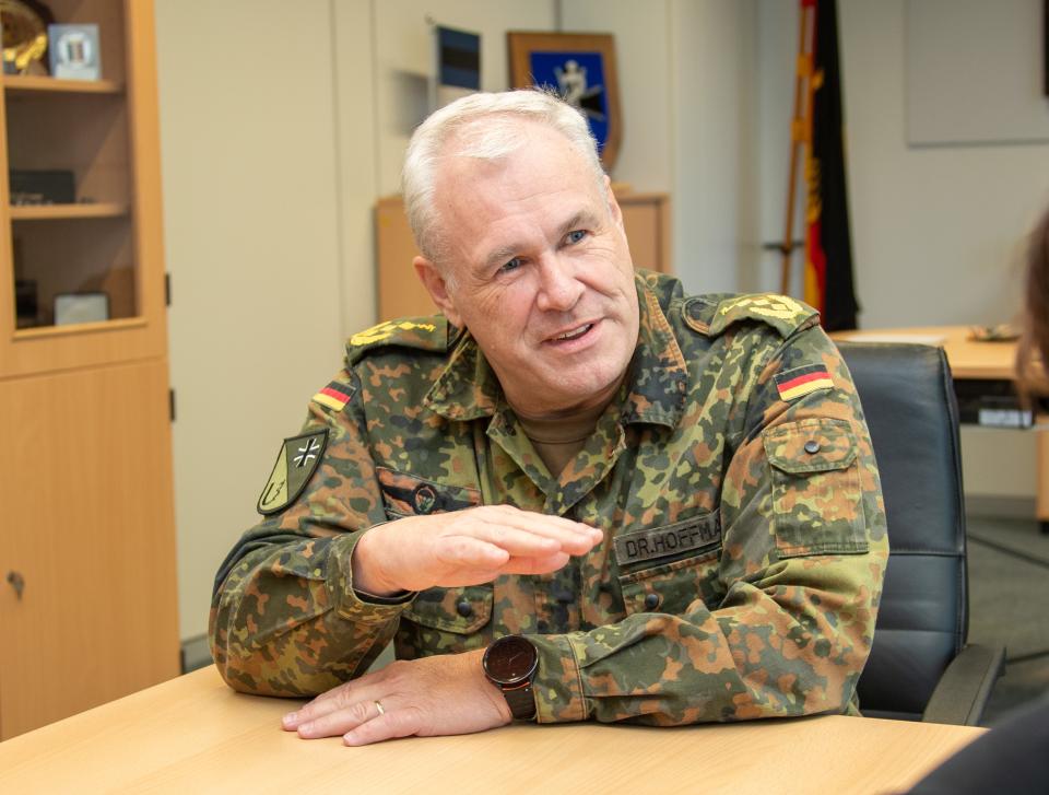Befh UstgKdoBwBefh ZSanDstBw und StvBefh UstgKdoBw, GenOStArzt Dr. Ralf Hoffmann
