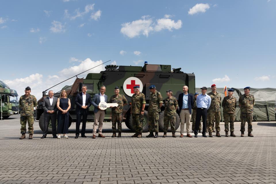 Mittleres geschütztes Sanitätsfahrzeug EAGLE 6x6 an die Bundeswehr...