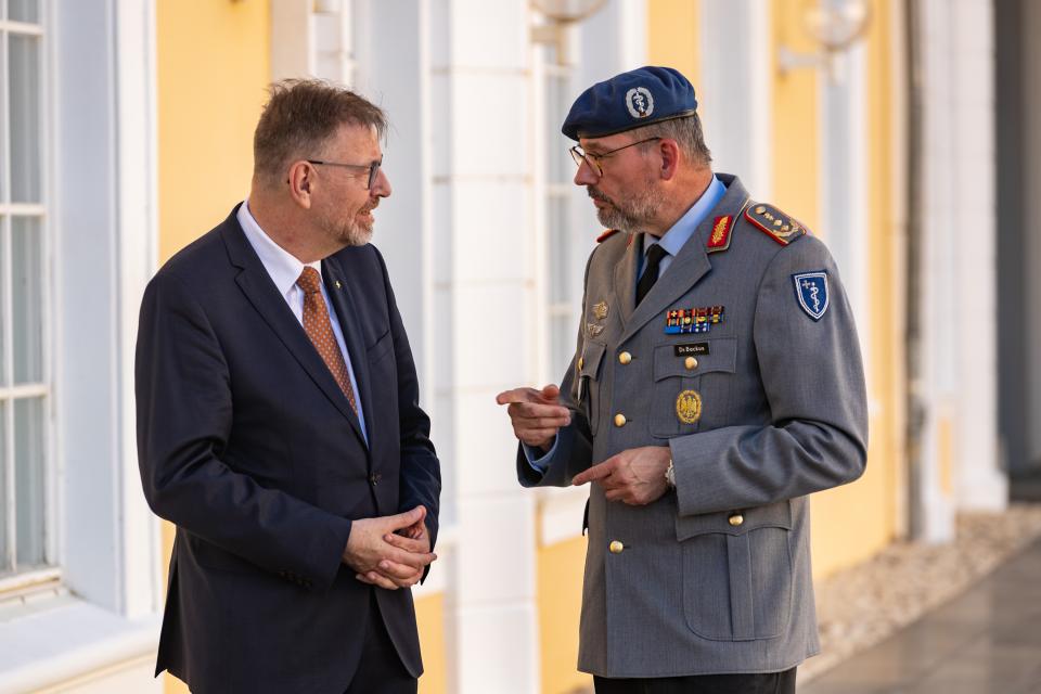 GStA Dr. Johannes Backus (r.) im Gespräch mit GA a. D. Dr. Andreas Hölscher