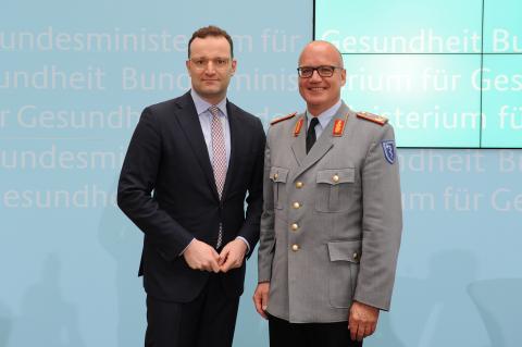 Gesundheitsminister Jens Spahn und Generalstabsarzt Dr. Hans-Ulrich Holtherm